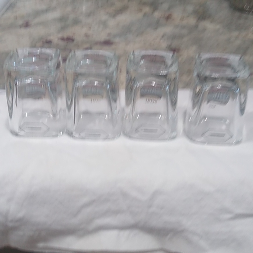 Set Of 4 The Old Bushmills Distillery Irish Whiskey Square Shot Glasses - Picture 6 of 7
